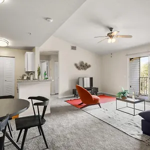 Apartment Beautiful 2br W Balcony Pool Gym Tennis, Bradenton